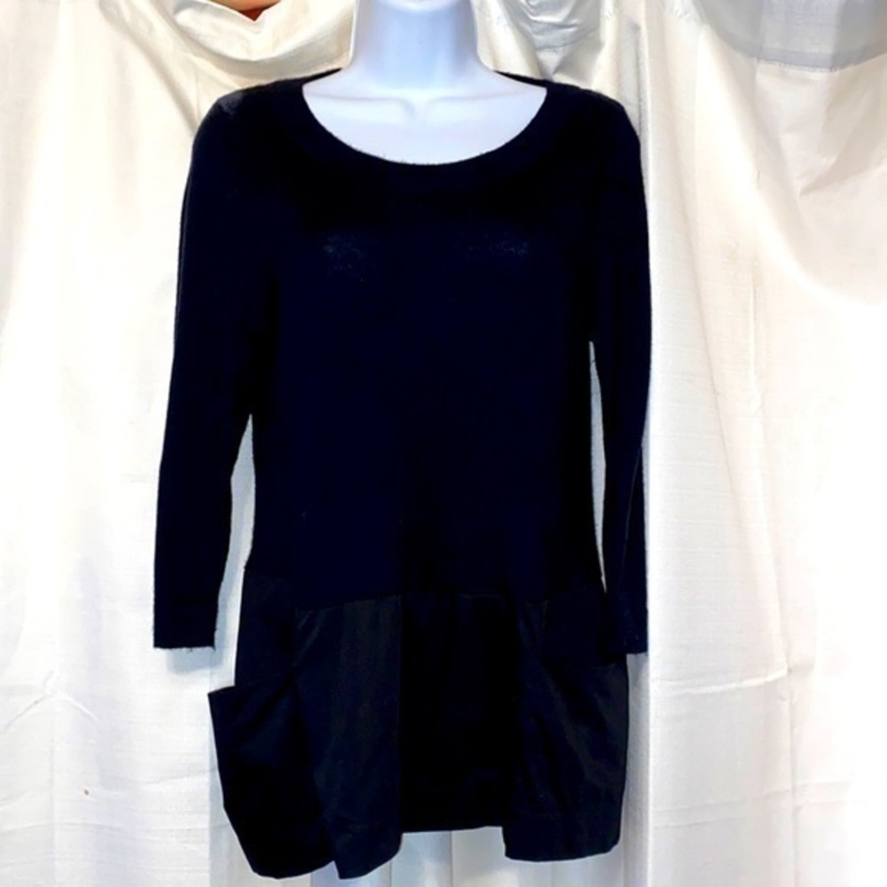 Anthropologie Moth pocket black top, modest design with massive pockets